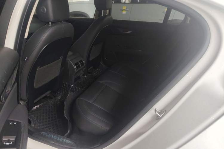 Used Jaguar XEL 2020 2.0T 200 PS S Advanced Elegance Edition Left Rear Seat