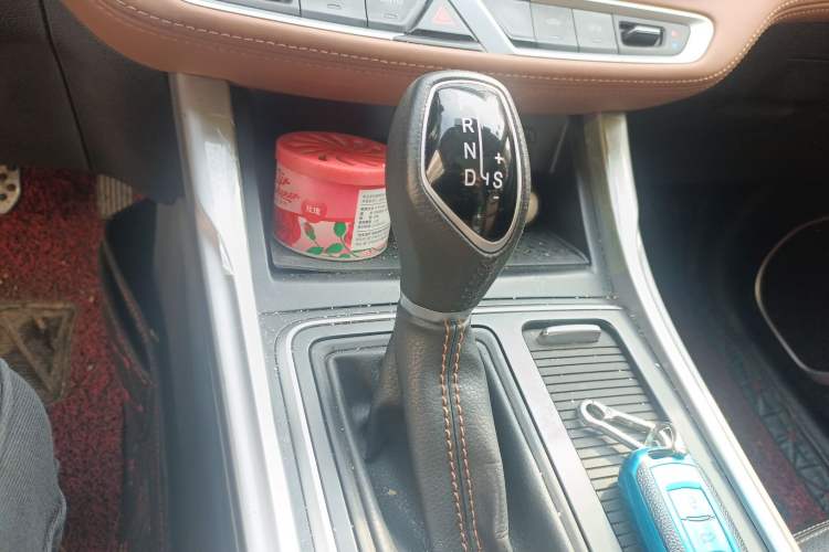 Used Geely Auto Vision X6 2018 1.4T CVT 4G Connected Flagship Edition