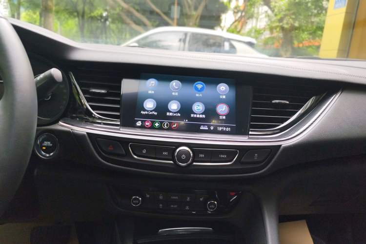 Used Buick Regal 2024 25T Deluxe Edition Audio And AC Panel