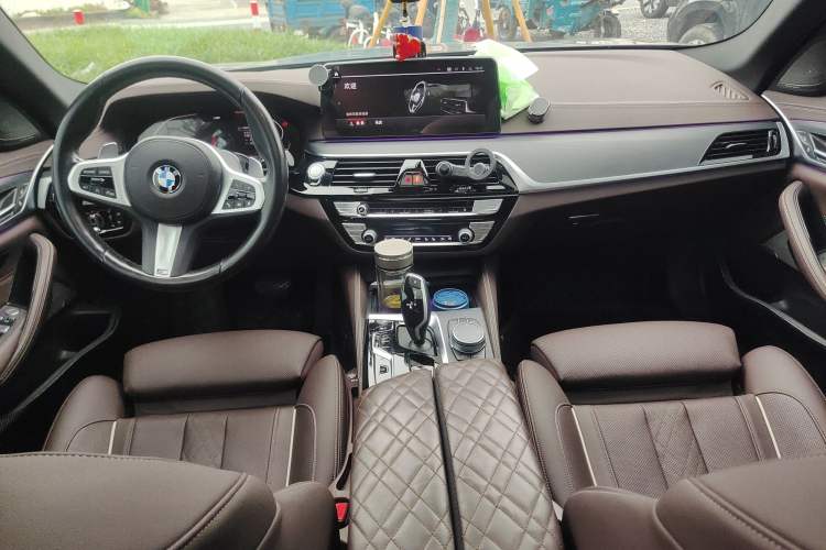 Used BMW 5 Series 2022 Second Facelift 530Li Luxury Version M Sport Package Center Console