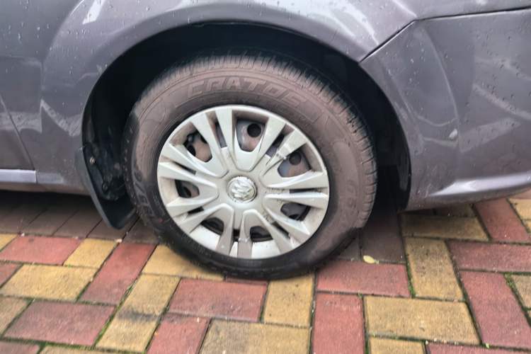 Used Buick Excelle 2011 1.6LX-AT Right Front Wheel Hub