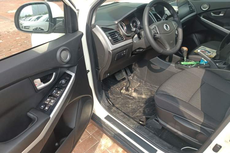 Used SsangYong Korando 2014 2.0L Gasoline Two-Wheel Drive Automatic Elite Navigation Edition
