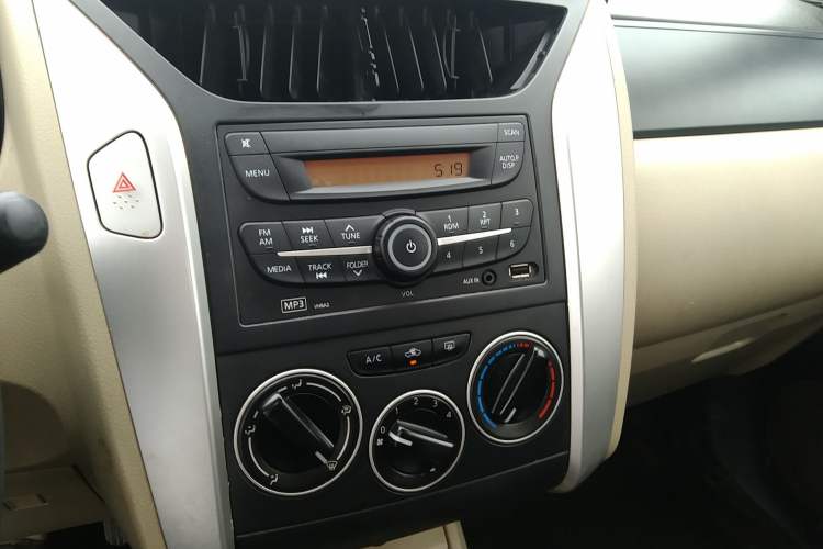 Used Venucia R50 2015 1.6L Manual Fashion Edition