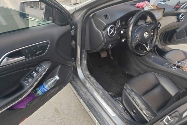 Used Mercedes-Benz GLA 2015 GLA 200 Sport Edition Driver Seat