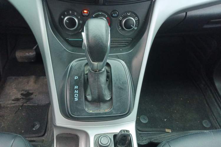 Used Ford Kuga 2013 1.6L GTDi Two-Wheel-Drive Comfort Model Gear Lever