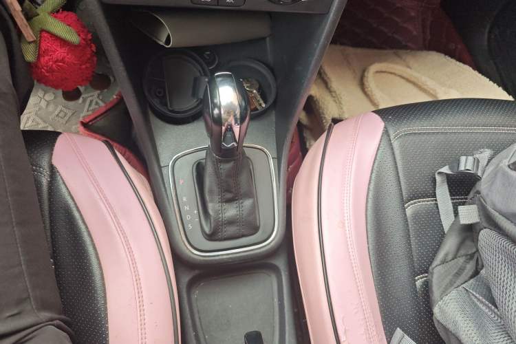 Used Volkswagen Polo 2014 1.4L Automatic Comfort Edition Gear Lever