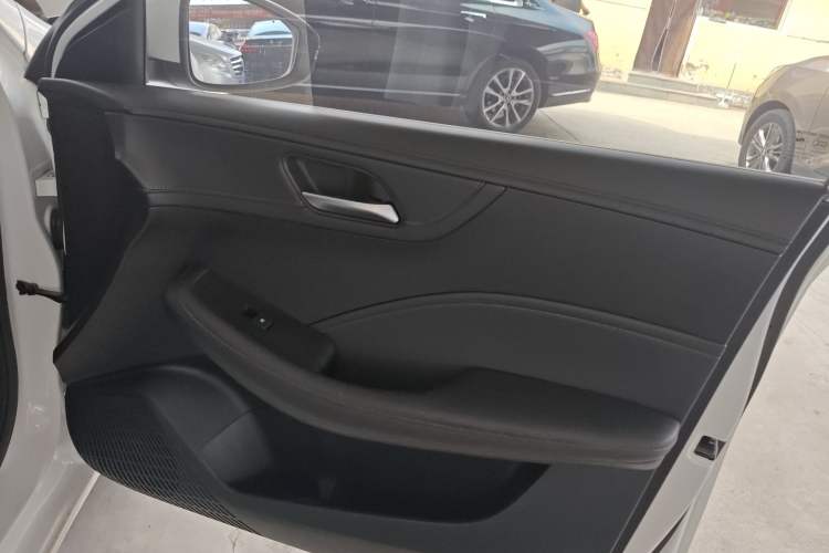 Used Roewe i5 2023 1.5L Manual Comfort Edition