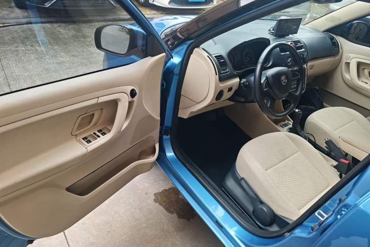 Used Skoda Fabia 2014 1.4L Automatic Crystal Edition