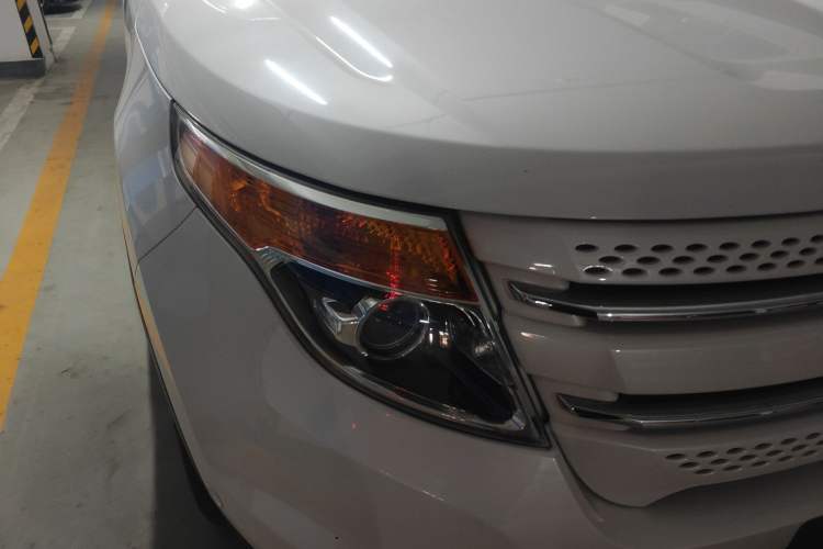 Used Ford Explorer 2013 3.5L Deluxe Model Right Front Headlight