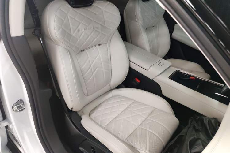 Used Lynk & Co 10 EM-P 2025 Model 240 Four-Wheel Drive Ultra Right Front Seat