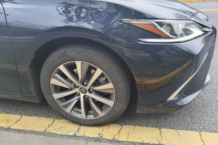 Used Lexus ES 2020 300h Premier Edition
