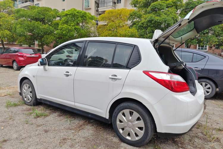 Used Venucia R50 2016 1.6L Automatic Elite Edition
