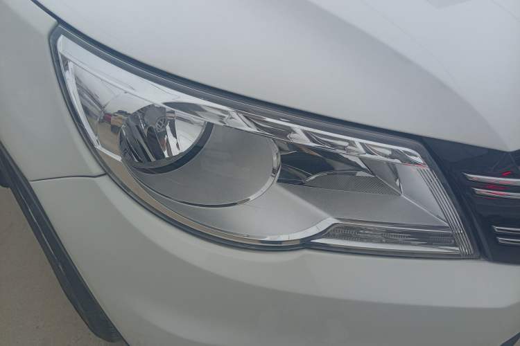 Used Volkswagen Tiguan 2012 1.8TSI Automatic Two-Wheel Drive Trend Edition Right Front Headlight
