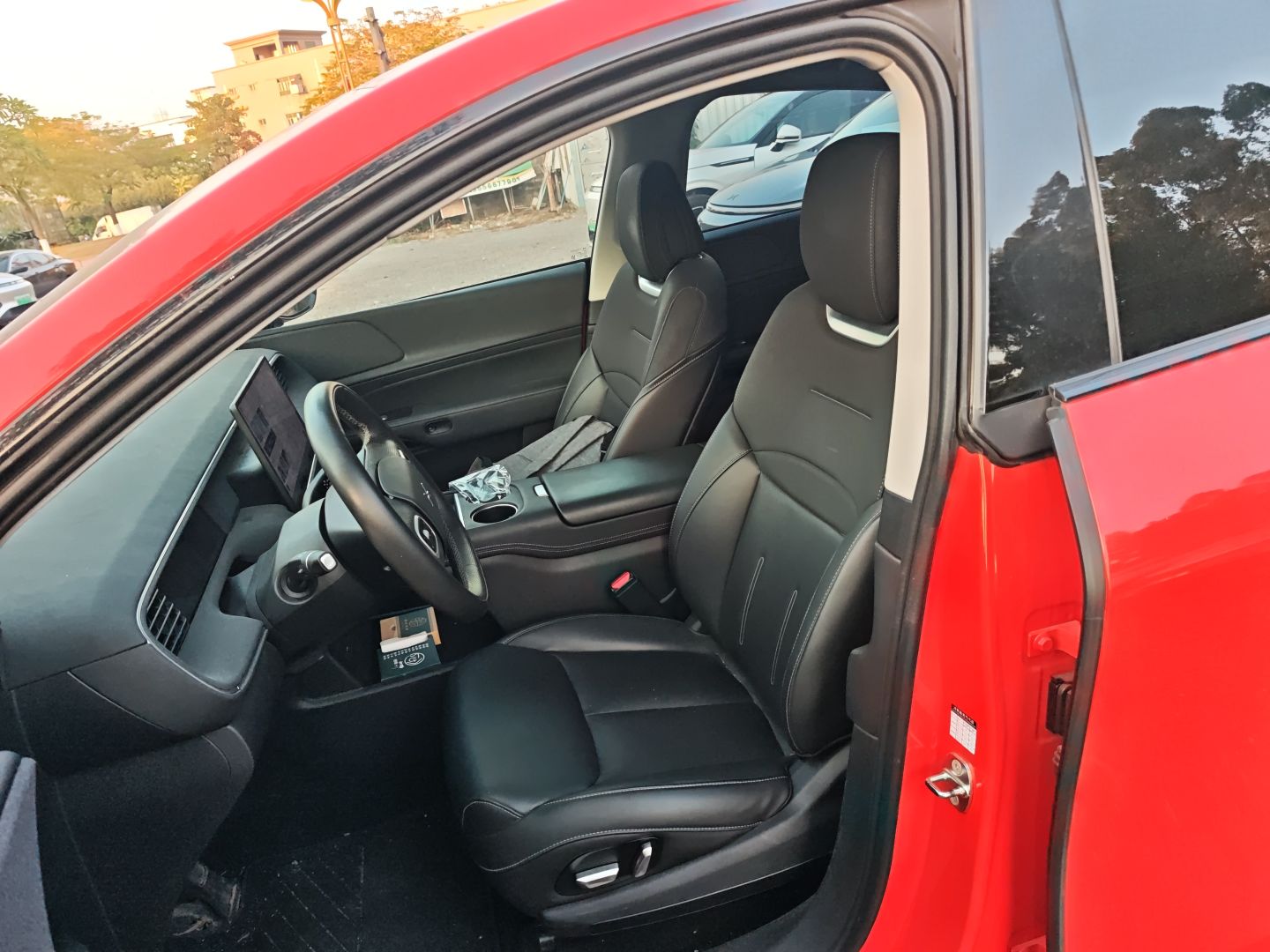 المقاعد الأمامية داخل السيارة