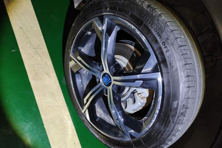 Used BYD Tang New Energy 2021 DM-i 112KM Prestige Model Right Front Wheel Hub