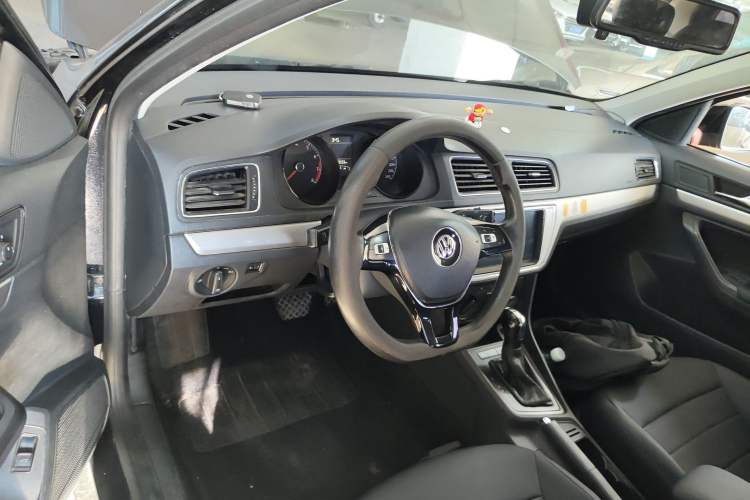 Used Volkswagen Lavida 2015 1.6L Automatic Fashion Edition