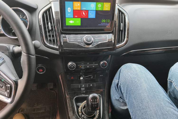 Used Lifan Auto Xuanlang 2017 1.8L Manual Comfort Model Audio And AC Panel