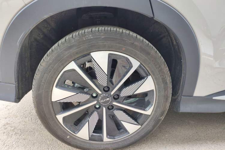 Used BYD Song PLUS New Energy 2025 EV Smart Drive Edition 605km Flagship Model Right Rear Wheel Hub