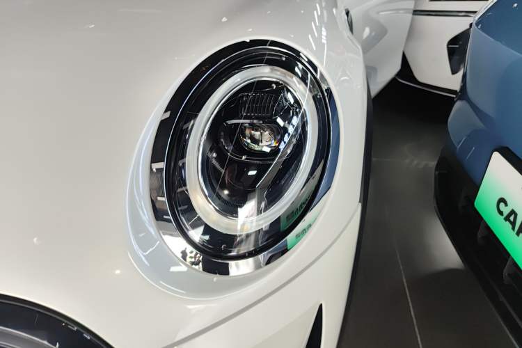 Used MINI 2023 Updated 1.5T COOPER Artist Five-Door Edition Left Front Headlight