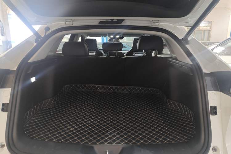 Used CHANGAN UNI-K 2024 2.0T Two-Wheel Drive Global Edition Trunk