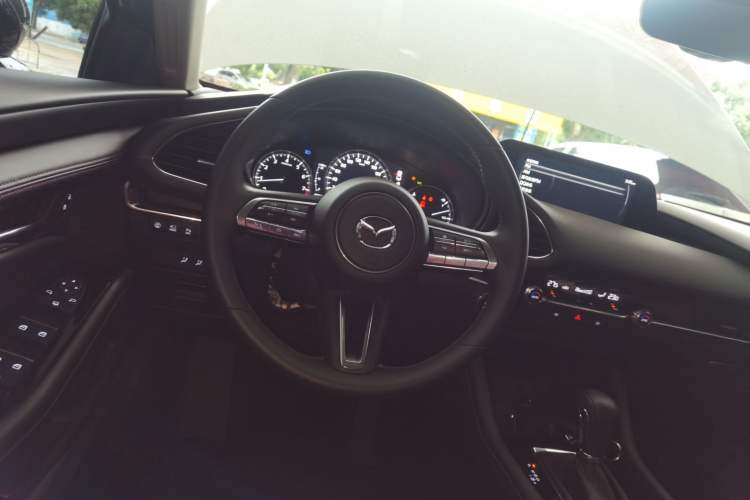 Used Mazda Mazda 3 Axela 2022 2.0L Automatic ZhiZun Obsidian Edition
