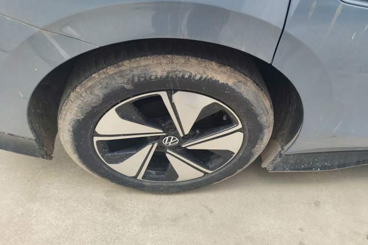 Used Volkswagen ID.7 VIZZION 2024 AIR model Right Rear Wheel Hub