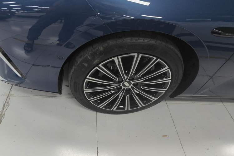 Used Geely Galaxy 8 2025 130km EM-P Starship Edition Exterior 4