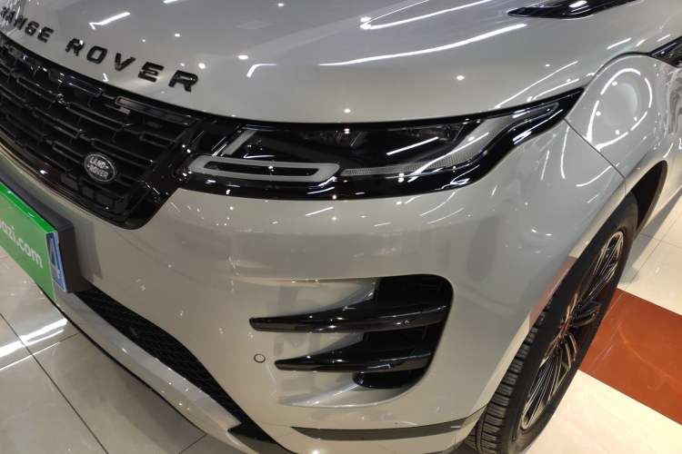 Used Land Rover Range Rover Evoque 2024 Aurora L 249 PS Prestige Light-Chasing Edition
