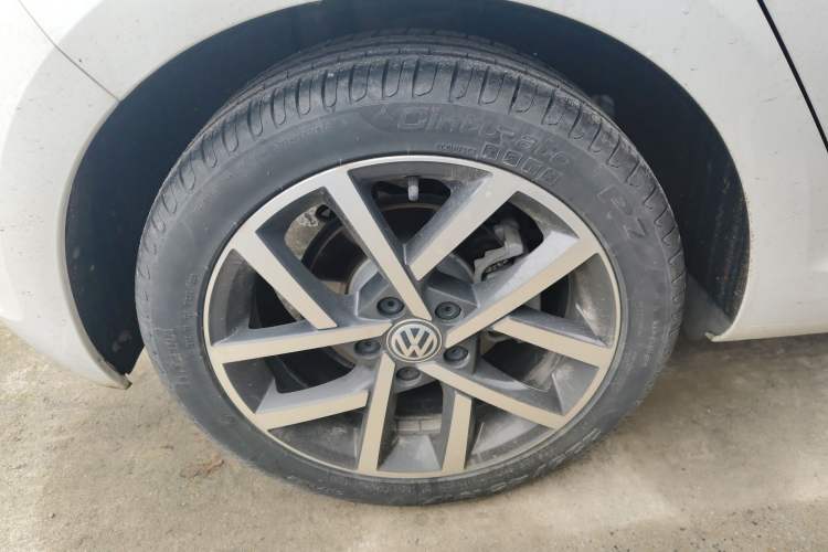 Used Volkswagen Golf 2020 Zhiai Edition 280TSI DSG Comfort Model Right Rear Wheel Hub