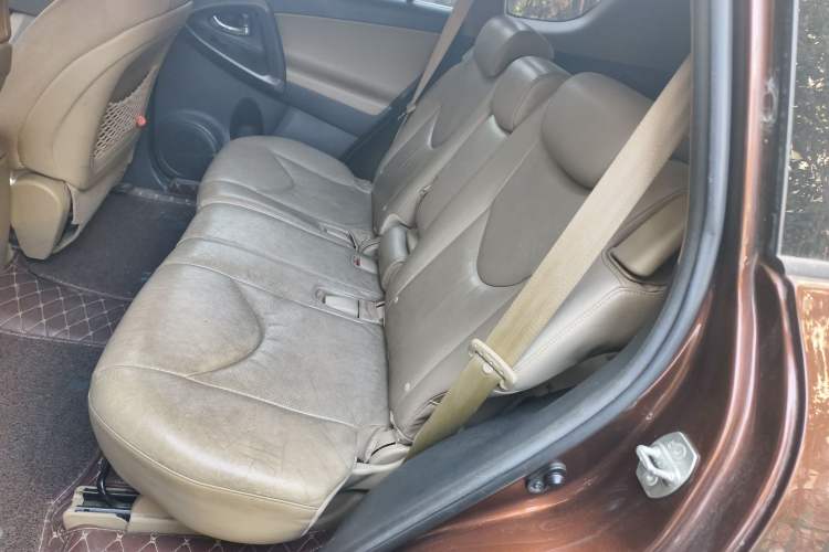 Used Toyota RAV4 2011 2.0L Automatic Luxury Edition
