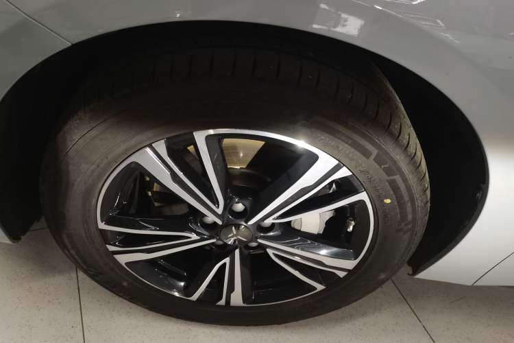 Used Hongqi EH7 2024 690 Pro Left Front Wheel Hub