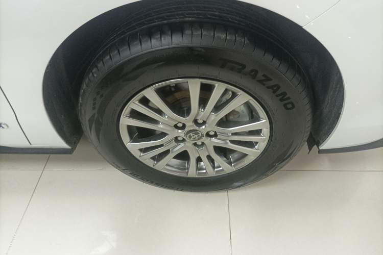 Used Toyota SIENNA 2021 2.5L Hybrid Premium Edition Right Rear Wheel Hub