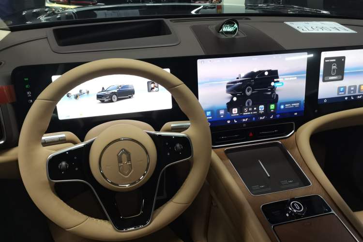 Used Hima AITO M9 2025 Extended-Range Ultra Version 52 kWh 6-Seater Gear Lever