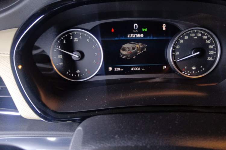 Used Buick GL8 2023 Facelifted Land Cruiser Executive Luxury Version