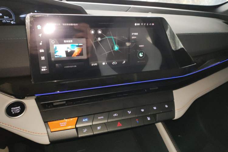 Used CHANGAN UNI-V iDD 2024 Blue Whale Smart Electric iDD 136km Luxury Model Audio And AC Panel