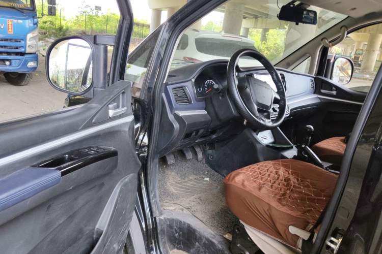 Used FORTHING Lingzhi 2023 M5L 1.6L Base Model 7 Seats
