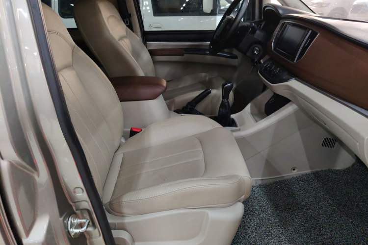 Used FORTHING Lingzhi 2020 M5L 1.6L Luxury 7-Seater Right Front Seat