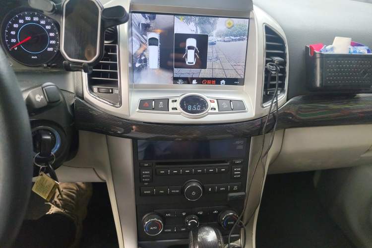 Used Chevrolet Captiva 2014 2.4L 4x4 Luxury Edition 5 Seats Audio And AC Panel