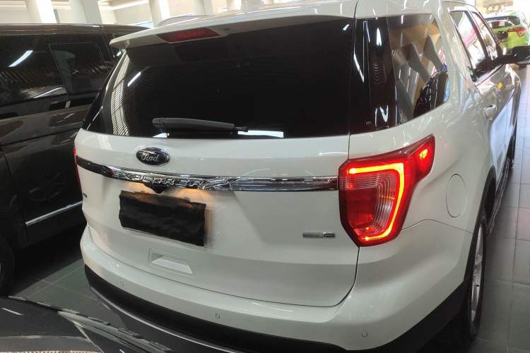 Used Ford Explorer  Exterior 4