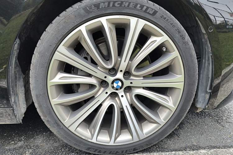 Used BMW 7 Series 2019 Restyled 740Li Leading Luxury Package Right Front Wheel Hub