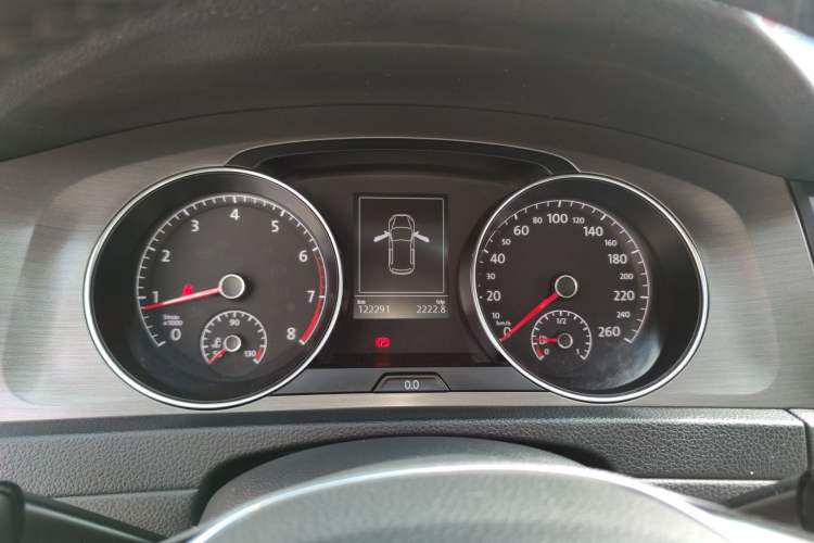 Used Volkswagen Golf 2015 1.4TSI Automatic Luxury Model Instrument Cluster