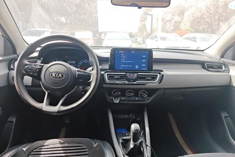 Used Kia Forte 2019 1.6L Manual Comfort Edition China VI Standard Center Console