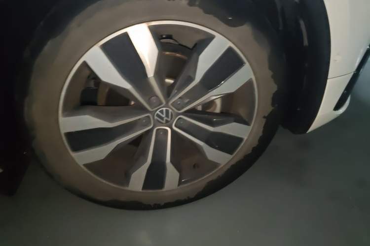 Used Volkswagen Tiguan L 2022 330TSI Automatic Two-Wheel Drive R-Line Flagship Edition Right Front Wheel Hub