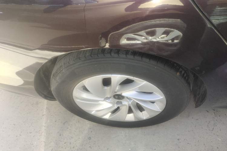 Used DS 5LS 2014 1.8L automatic Comfort version VTi140 Right Rear Wheel Hub