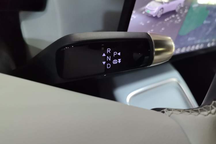 Used XPeng P7+ 2024 Long-Range Max Gear Lever