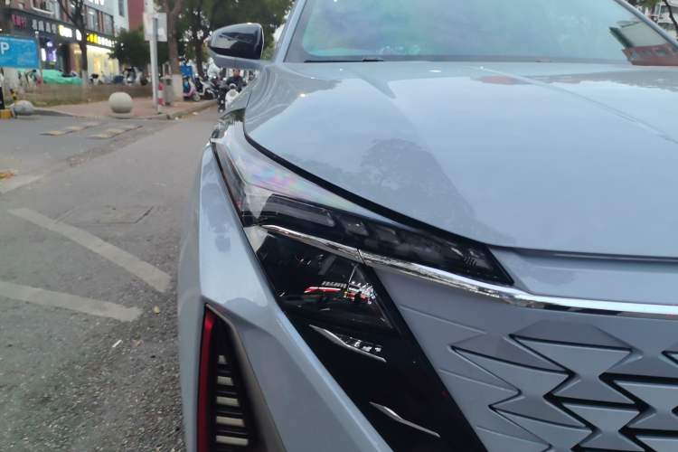 Used CHANGAN OSHAN Z6 2022 Blue Whale 1.5T DCT Smart Edition Urban Version
