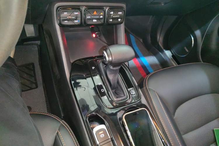 Used GAC Trumpchi GS3 2017 200T Automatic Luxury Edition Gear Lever