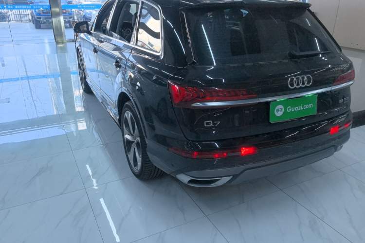 Used Audi Q7 2023 55 TFSI quattro S line Sport Edition
