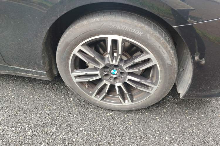 Used BMW 5 Series 2024 530Li Leading Model M Sport Package Right Front Wheel Hub