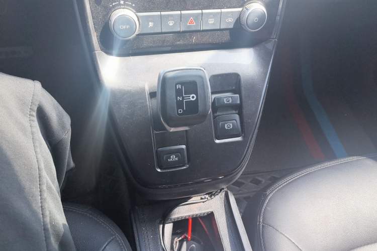 Used ORA iQ 2018 High-Range Version Smart Connectivity Model
